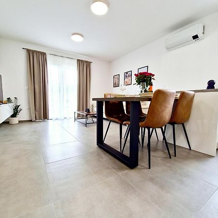 Apartments Laura & Nino 普拉 外观 照片
